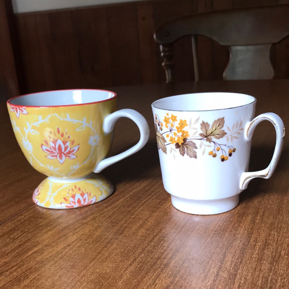 Floral Yellow and White Ceramic Mug Set